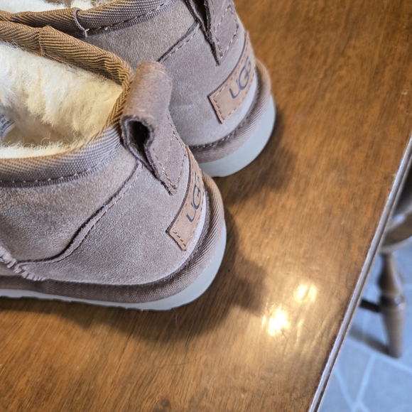 UGG Womens Classic Ultra Mini Boots - Picture 11 of 11